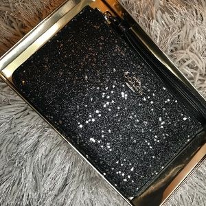 ❗️SOLD❗️Coach Glitter Wristlet